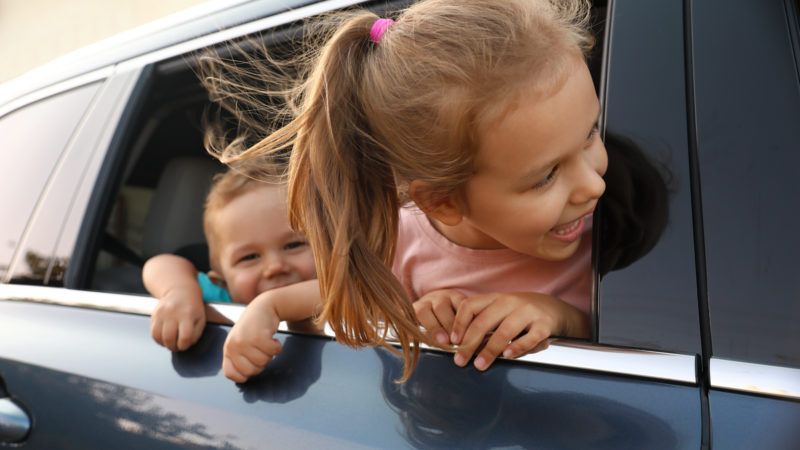 dreamstime_xxl_160387259 | Photo <a href="https://www.dreamstime.com/happy-little-kids-looking-family-car-outdoors-image160387259">160387259</a> © <a href="https://www.dreamstime.com/chernetskaya_info">Chernetskaya</a> - <a href="https://www.dreamstime.com/photos-images/kids-car.html">Dreamstime.com</a>