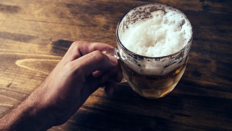 mugobeer | Photo <a href="https://www.dreamstime.com/stock-photo-hand-holding-beer-mug-full-cold-fresh-alcohol-drink-wooden-background-man-bar-pov-shot-selective-focus-image73813970">73813970</a> © <a href="https://www.dreamstime.com/stevanovicigor_info">Igor Stevanovic</a> - <a href="https://www.dreamstime.com/photos-images/alcohol.html">Dreamstime.com</a>