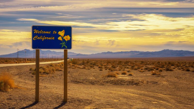 dreamstime_xl_115872472 | Photo <a href="https://www.dreamstime.com/welcome-to-california-road-sign-along-state-route-near-death-valley-welcome-to-california-road-sign-image115872472">115872472</a> © <a href="https://www.dreamstime.com/mirco1_info" itemprop="author">Miroslav Liska</a> - <a href="https://www.dreamstime.com/photos-images/welcome-to-california.html">Dreamstime.com</a>