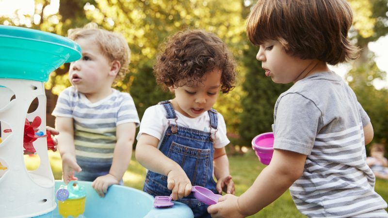 dreamstime_xl_108958643 | Photo <a href="https://www.dreamstime.com/group-young-children-playing-water-table-garden-image108958643">108958643</a> © <a href="https://www.dreamstime.com/monkeybusinessimages_info" itemprop="author">Monkey Business Images</a> - <a href="https://www.dreamstime.com/photos-images/children-playing.html">Dreamstime.com</a>