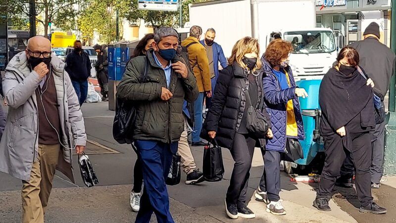 masked-pedestrians-Marcos-Rivera-Flickr-cropped | Marcos Rivera/Flickr