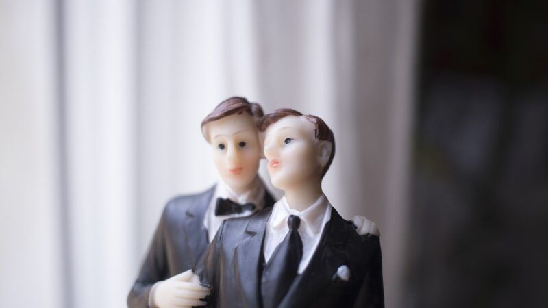 gaycaketopper_1161x653 | Edward Olive / Dreamstime.com