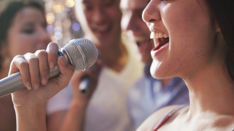 karaoke_1161x653 | Shannon Fagan / Dreamstime.com