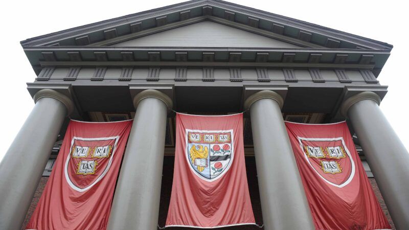 Harvard building with red banners | PaWikiCom / Wikimedia Commons