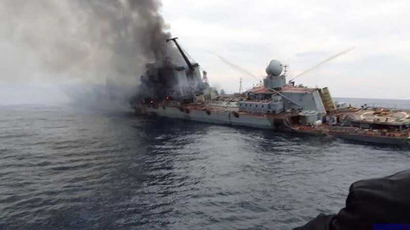 topicsworld | Photo: Moskva, flagship of the Russian Black Sea fleet, after being hit by two Ukrainian missiles on April 14, 2022; Pictorial Press Ltd/Alamy