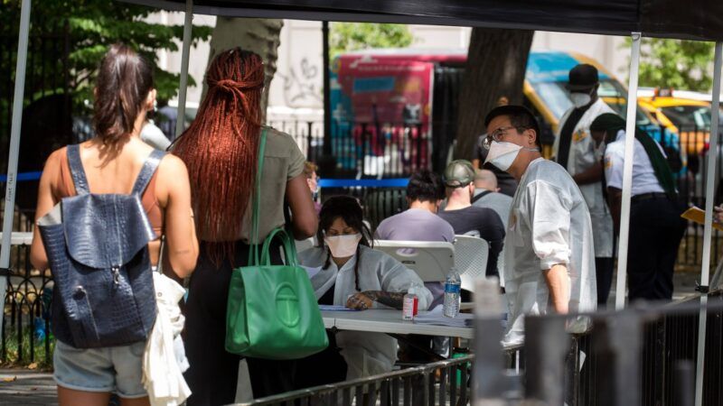 Masked citizens outdoors | CHINE NOUVELLE/SIPA/Newscom