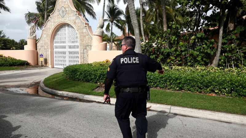 Officer walks into Mar-a-Lago | Joe Cavaretta/TNS/Newscom