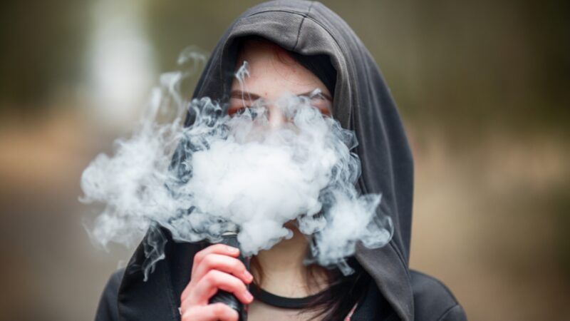 Teenager vaping | DPST/Newscom