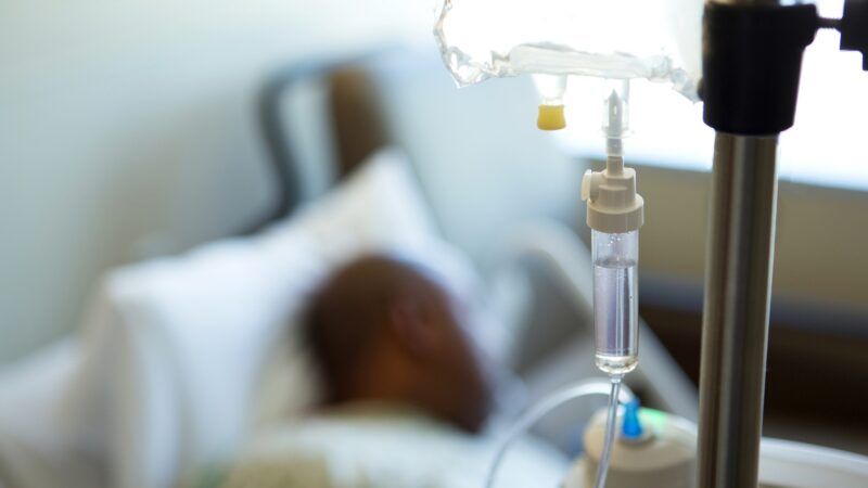Man in hospital bed | Noriko Cooper / Dreamstime.com