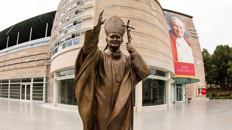 St.-John-Paul-II-National-Shrine- | Photo, right: Saint John Paul II National Shrine; ehpien/Creative Commons