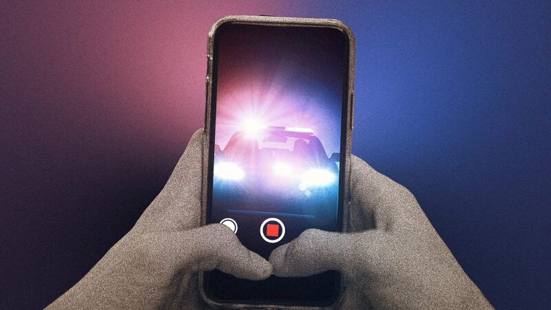 Phone filming a police car | Illustration: Lex Villena; Photo 262293472 © Prudencio Alvarez | Dreamstime.com