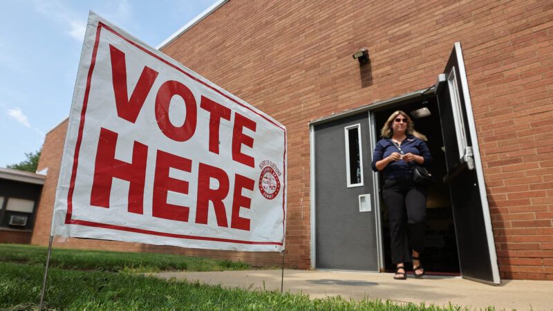 "Vote here" sign outside Ohio voting place | AARON JOSEFCZYK/UPI/Newscom