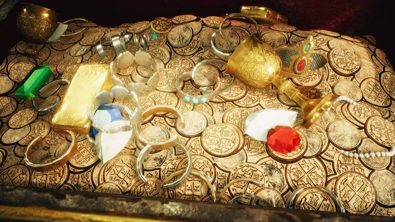 A chest of pirate treasure, including gold and jewels. | Savagerus | Dreamstime.com