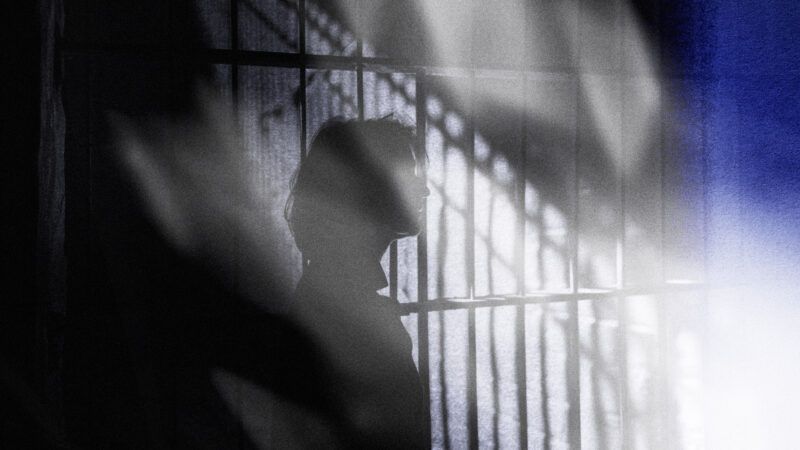 A prisoner is seen behind bars | Illustration: Lex Villena; Midjourney