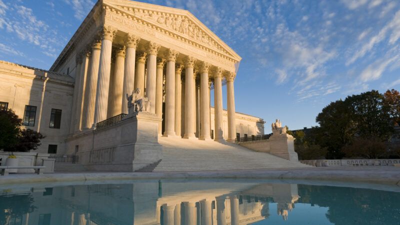 Supreme Court | ID 17114362 © Gary Blakeley | Dreamstime.com