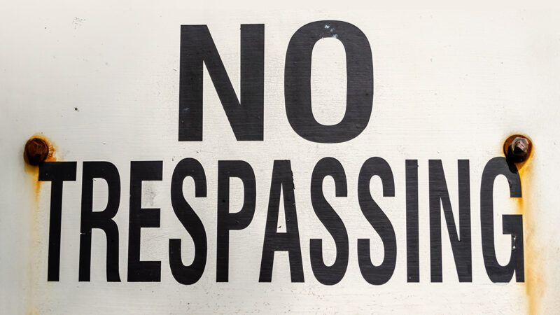 No trespassing sign | Photo: Grb/iStock