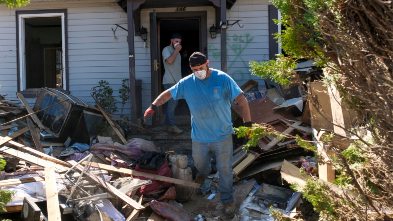 Hurricane Cleanup | (Max Correa/Polaris/Newscom)