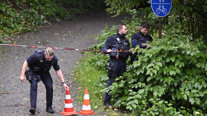 German police officers secure the scene near a knife attack in Solingen. | Roberto Pfeil/dpa/picture-alliance/Newscom