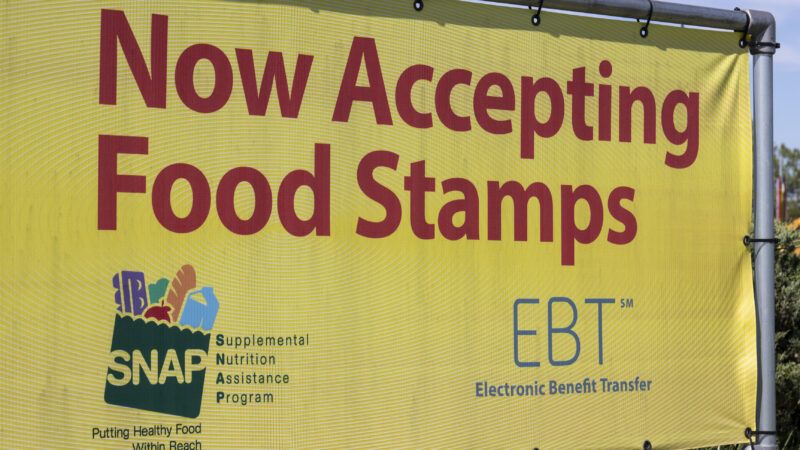 A sign at a grocery store that says "Now Accepting Food Stamps," with EBT and SNAP logos. | Jonathan Weiss | Dreamstime.com