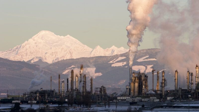 Factory smokestack billowing in front of mountain range | ID 1942436 © Matthew Ragen | Dreamstime.com