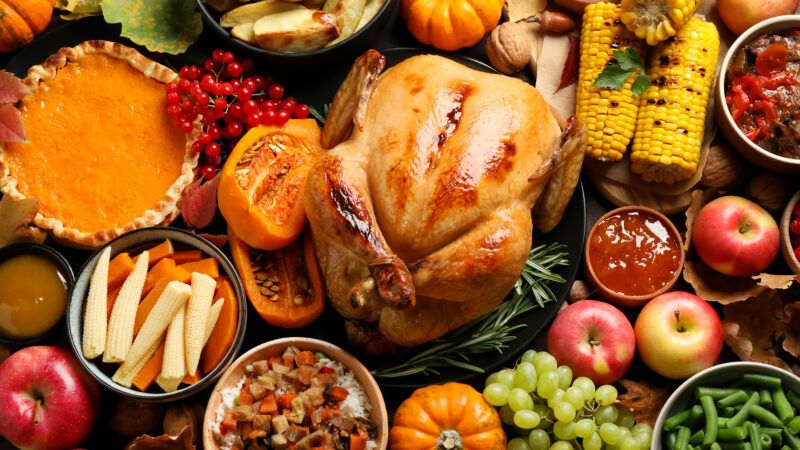 A Thanksgiving feast | ID 200077001 © Chernetskaya | Dreamstime.com