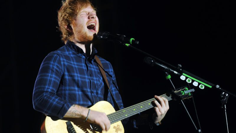 Singer-songwriter Ed Sheeran singing and playing guitar. | Yakub88 | Dreamstime.com