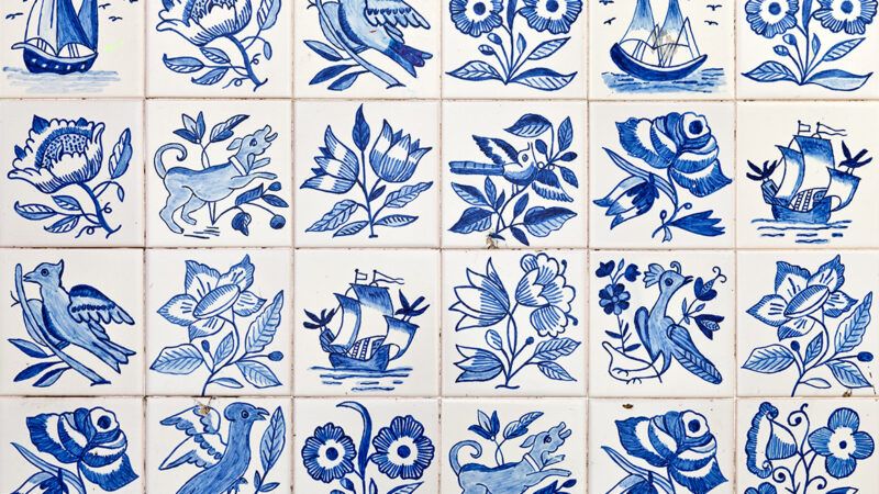 A grid of azulejo tiles | Photo: senorcampesino/iStock