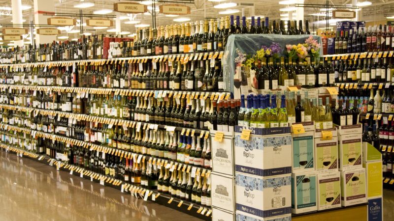 Alcohol liquor in store. | ID 30420970 ©  Jackbluee | Dreamstime.com
