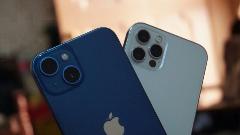 Two Apple iPhones | Photo by Zeesha on Unsplash
