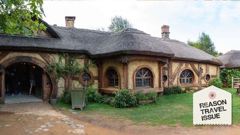 NewzealanditineraryLEAD | Green Dragon Inn in Hobbiton village; mauritius images GmbH/Alamy