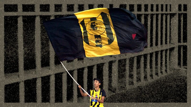 A a flag with Deportivo Táchira colors and the logo of "Avalancha Sur," the organized supporters group of the team | Illustration: Eddie Marshall | Miguel Gutierrez | EFE | Newscom | Midjourney