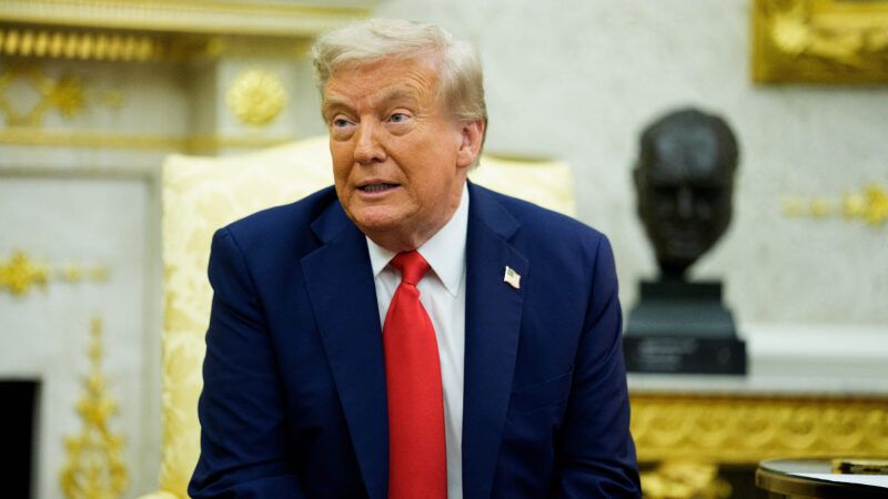 Donald Trump sits in a room in the White House | Aaron Schwartz - Pool via CNP/picture alliance / Consolidated News Photos/Newscom