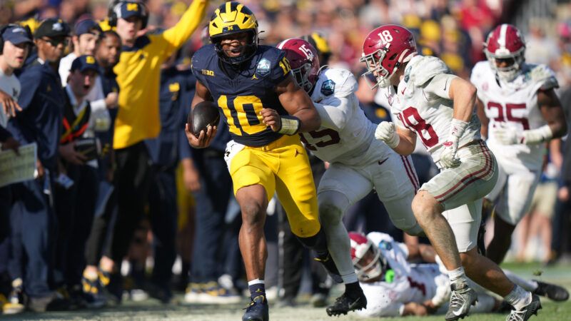 Two Alabama football players chase after a Michigan football player running down the sidelines. | Peter Joneleit/Icon Sportswire DET/Peter Joneleit/Icon Sportswire/Newscom