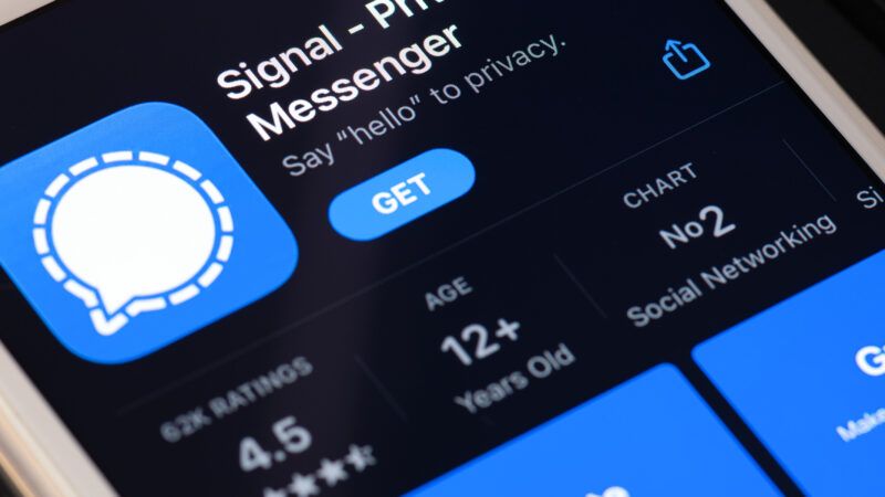 Close-up of a smartphone open to the Signal messaging app's page in the app store. | Simon Lehmann | Dreamstime.com