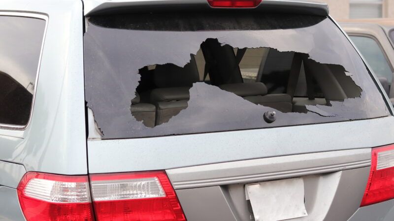An SUV's broken rear window. | Bill Mc Keon | Dreamstime.com
