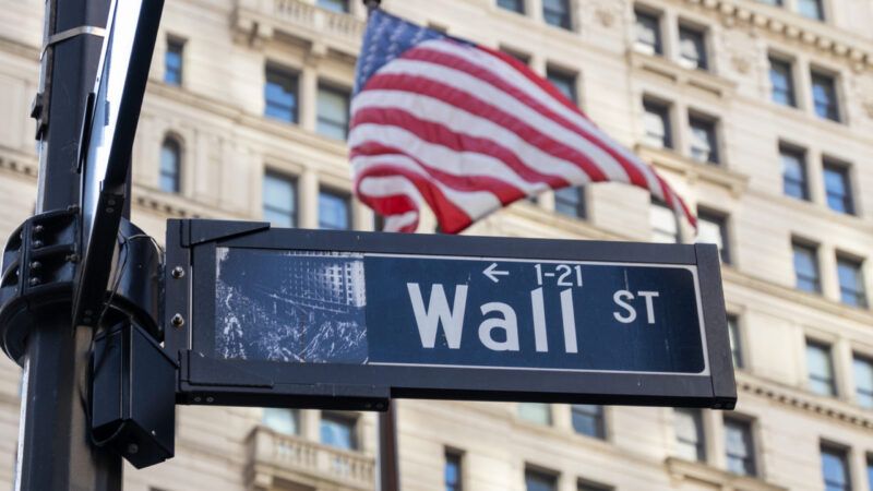 Wall St. road sign in New York City | ID 393878462 ©  Aziz Shamuratov | Dreamstime.com