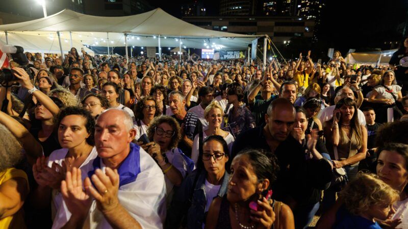 Tel Aviv, Israel. Early in the morning Israel signed the ceasefire agreement with Hamas which will lead to the release of 48 kidnapped from captivity in Gaza. | Credit: Ziv Koren/Polaris/Newscom