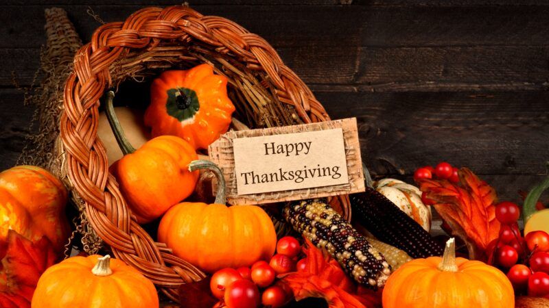A cornucopia with food tumbling out with a sign that reads Happy Thanksgiving |  © Jenifoto406 | Dreamstime.com