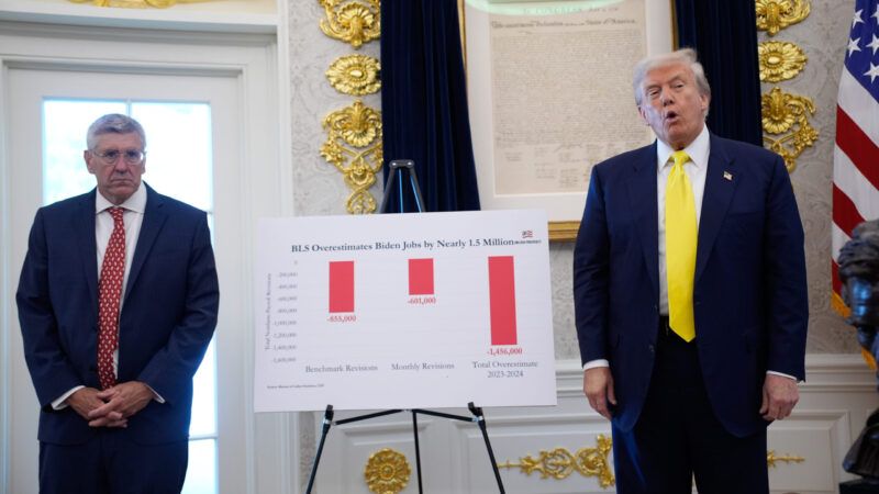 President Donald Trump stands in the Oval Office next to a bar graph with three red lines on an easel. Economist Stephen Moore is standing on the opposite side of the graph. | Yuri Gripas - Pool via CNP/CNP / Polaris/Newscom