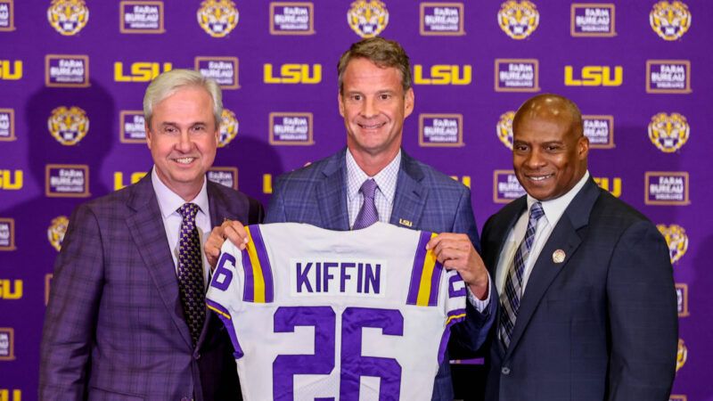 Lane Kiffin holding an LSU jersey | Jonathan Mailhes/Cal Sport Media/Newscom