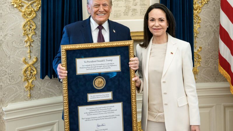 Donald Trump receiving María Corina Machado's Nobel Peace Price in the Oval Office | Abaca Press/Abaca/Sipa USA/Newscom