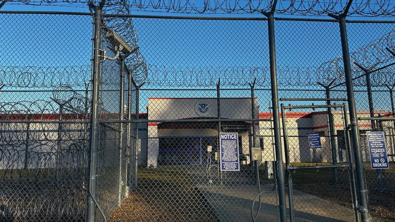 A detainment facility with barbed wire fence | Photo: An ICE detention facility in Jena, Louisiana; Stephen Smith/Associated Press