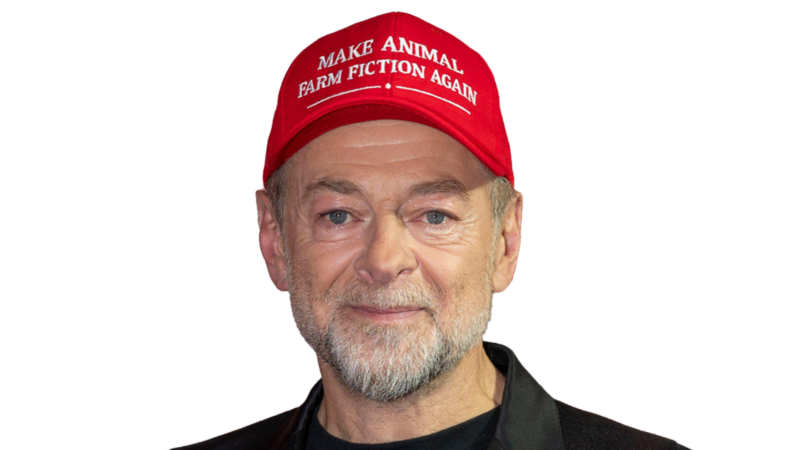 Filmmaker Andy Serkis wearing a red hat that says Make Animal Farm Fiction Again | Photo: ZUMA/Alamy
