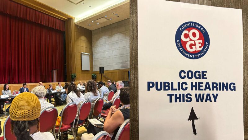 COGE meeting on the left, a sign pointing toward the COGE Public Hearing on the right | Meagan O'Rourke/Reason