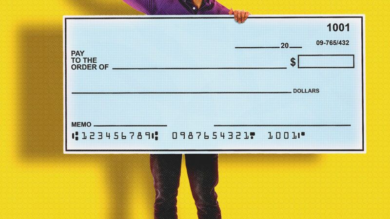 A person holds a giant blank novelty check. | Illustration: Seanlockephotography/Dreamstime