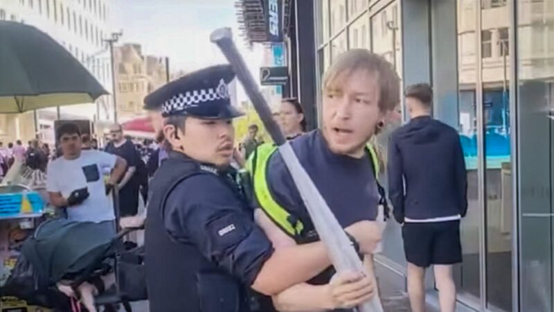 Police in England arrest a man holding a baseball bat. | c5news/Instagram