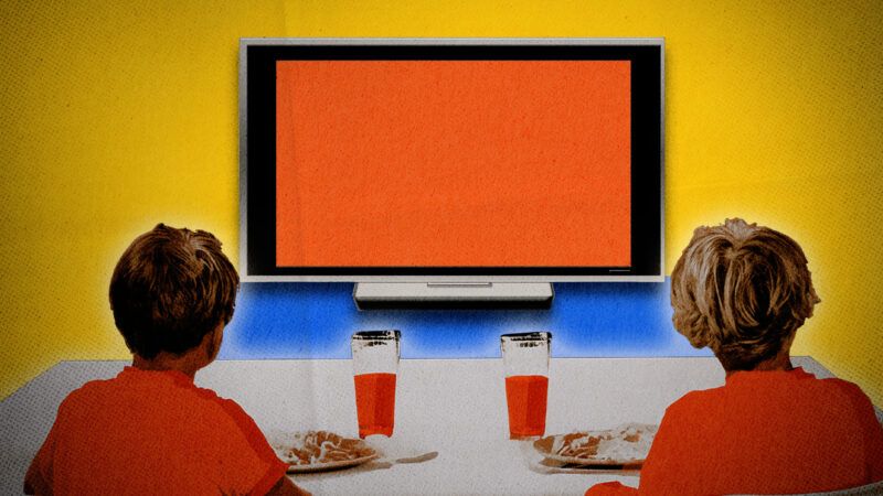 Kids eating dinner and watching TV | V2 Photo: Asaliro/Dreamstime. Illustration: Fatima Ruiz/Midjourney.