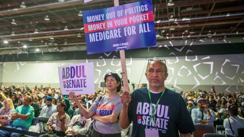 Supporters of Michigan's U.S. Senate candidate Abdul El-Sayed hold up signs that advocate Medicare for All. | Photo: imageBROKER/Jim West/Newscom