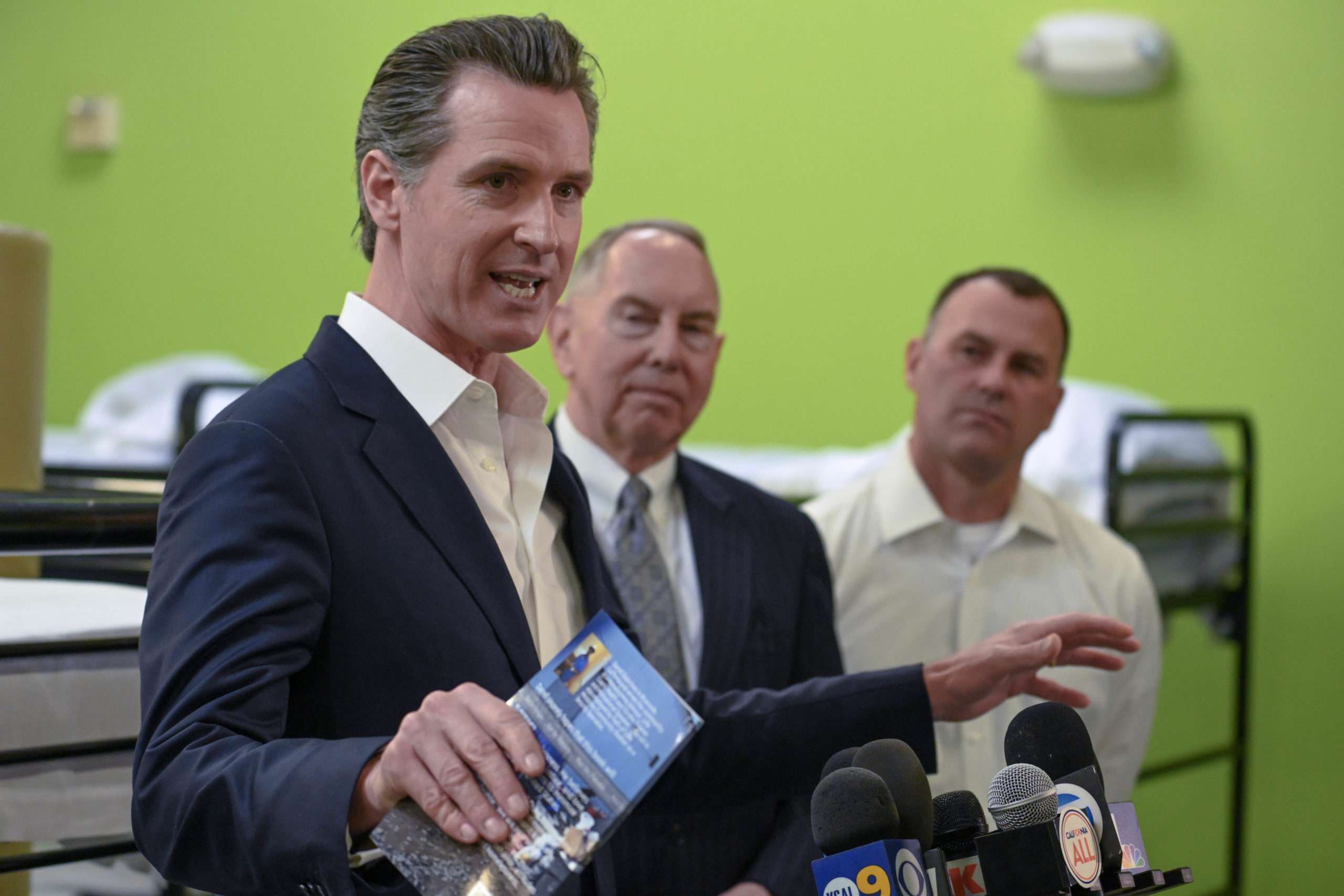 Gavin Newsom Orders 40 Million Californians To Stay Home During ...