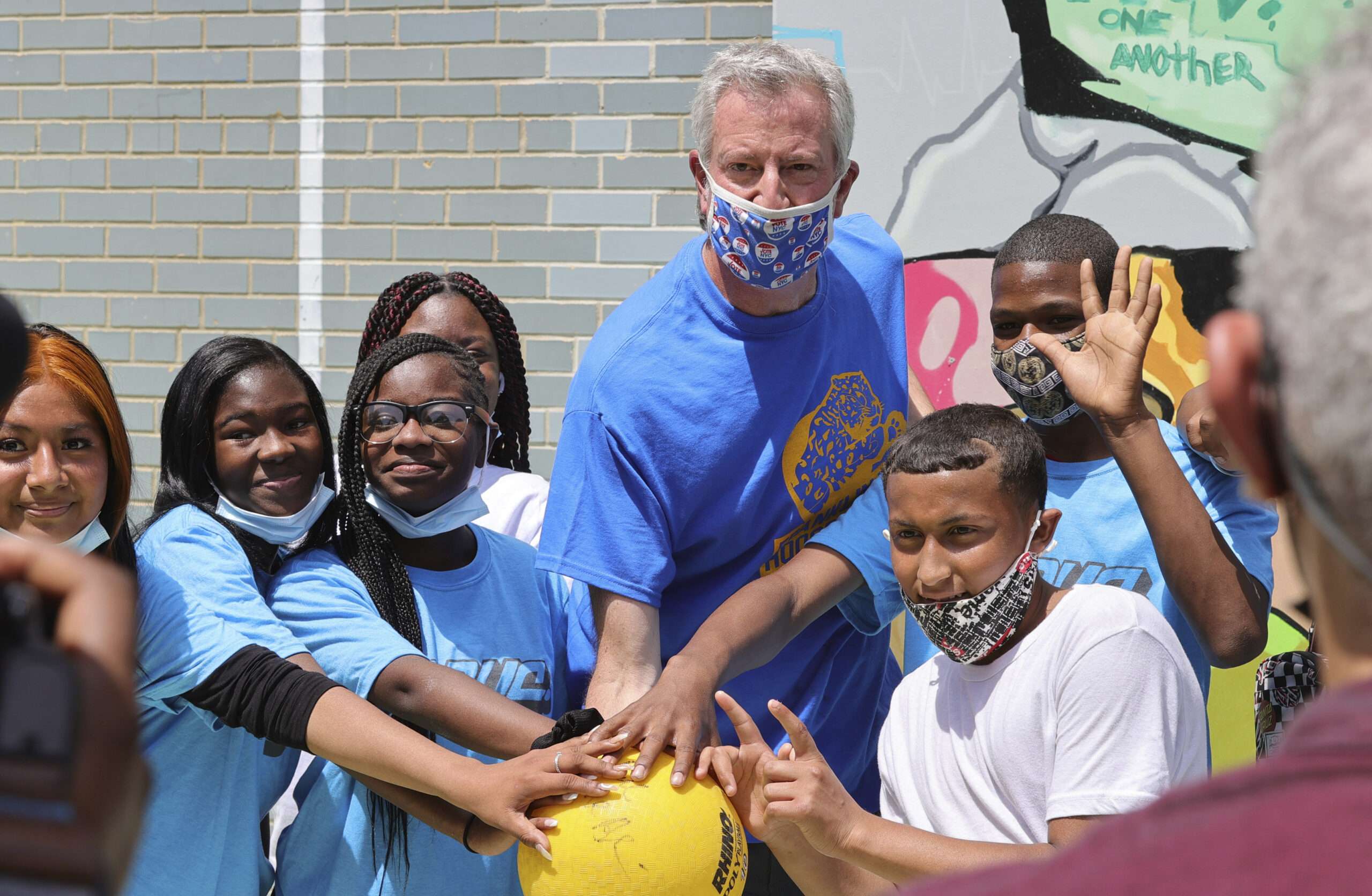 De Blasio removing some basketball hoops to stop games amid coronavirus